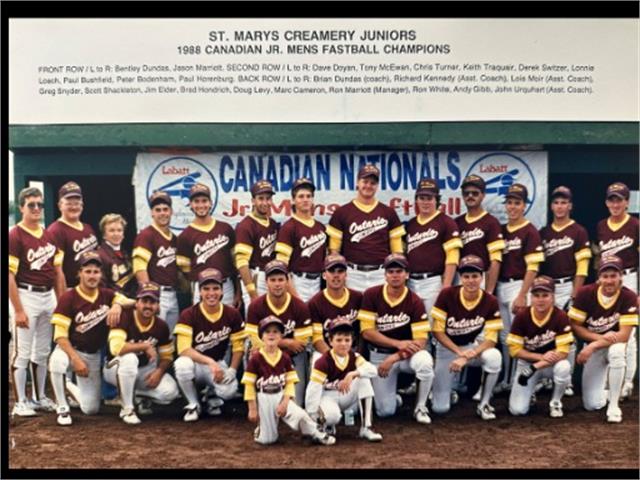 Team photo of the St. Marys Creamery Juniors